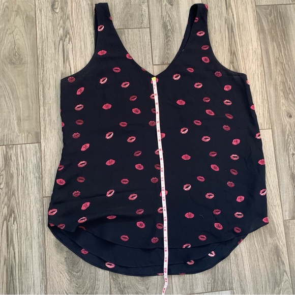 RW & Co. Silky Crepe V-Neck Cami - Dark Blue with Lips Print in Large - Picture 6 of 11